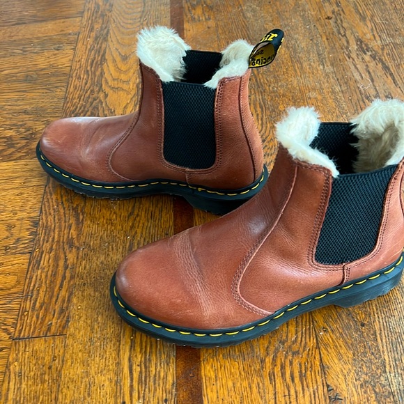 Dr. Martins Chelsea faux fur lined boots - Picture 3 of 6